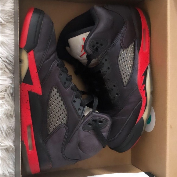 Jordan 5 youth size 5 - Picture 1 of 2